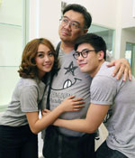 เลี้ยงปิดกล้อง "ดาวเคียงเดือน" เหล่านักแสดง โชว์ลูกคอ ออกสเต็ป กันชนิดที่ว่าเวทีแทบระเบิด!!!!