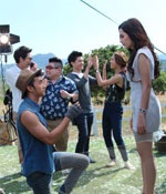 "ดาวเคียงเดือน" รวมนักแสดงกว่าครึ่งเรื่อง เข้าฉากถ่ายงานโฆษณา