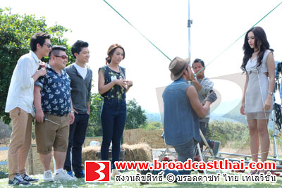 "ดาวเคียงเดือน" รวมนักแสดงกว่าครึ่งเรื่อง เข้าฉากถ่ายงานโฆษณา