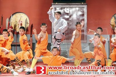 "หน่อง อรุโณชา" พา "ฟิล์ม" บุกจีน เรียนวิชากังฟู