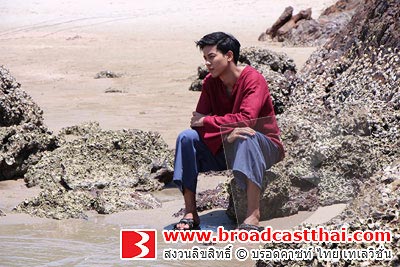 ซาร่านั่งร้องไห้ คนละฝั่งโขดหินกับป๊อป