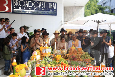 "หน่อง-อรุโณชา" ถือฤกษ์ดีบวงสรวงละคร "กระตุกหนวดเสือ" จับพระนาง 2 คู่ "ป๊อป-ซาร่า-น๊อต-เบนซ์" ลงละครแอ็คชั่น คอมเมดี้