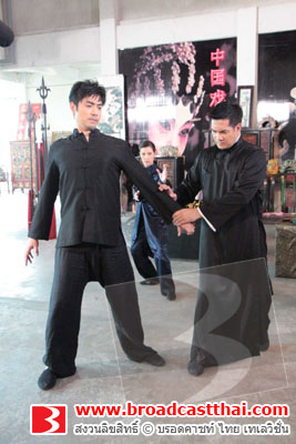 "ไต้ฝุ่น" เลวได้โล่ ชก "ธัญญ่า" สลบคามือ