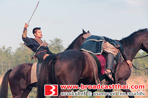 "ภูริ" บู๊เดือด! หวิดตกหลังม้า