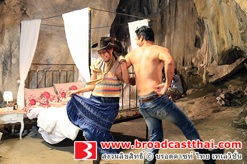 "เบนซ์" สะกิด "น๊อต" เล่นจ้ำจี้ ปลุกอารมณ์ชวนกันออกสเต็ปคาวบอย