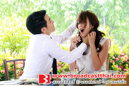 "โป๊ป" รับน้อง!!!  "น้ำตาล" เจอกันซีนแรก จับหัวโขกโต๊ะ จนมึน!!!  ใน "สะใภ้จ้าว"