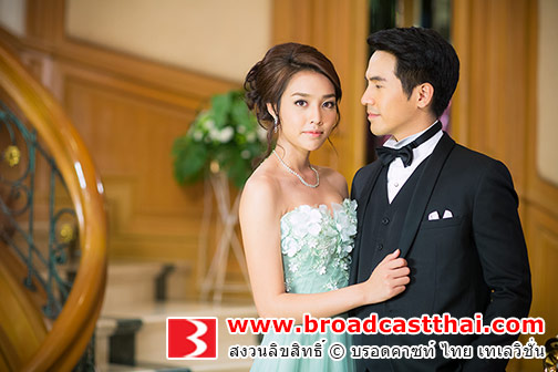 "น้ำตาล" สวยโก๊ะ!! ลากราตรียาว ลื่นบันได "โป๊ป" คว้ากอดแน่น