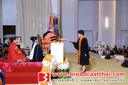 ชื่นมื่น ปลื้มปริ่มกันถ้วนหน้า พี่หน่อง-อรุโณชา บิ๊กบอสคนเก่ง แห่งบรอดคาซท์ คว้าดุษฎีบัณฑิตกิตติมศักดิ์ เหล่านักแสดง พนักงานร่วมแสดงความยินดีกันถ้วนหน้า