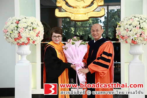 ชื่นมื่น ปลื้มปริ่มกันถ้วนหน้า พี่หน่อง-อรุโณชา บิ๊กบอสคนเก่ง แห่งบรอดคาซท์ คว้าดุษฎีบัณฑิตกิตติมศักดิ์ เหล่านักแสดง พนักงานร่วมแสดงความยินดีกันถ้วนหน้า