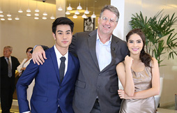 ยับที่เสื้อ ยืดที่ใจ