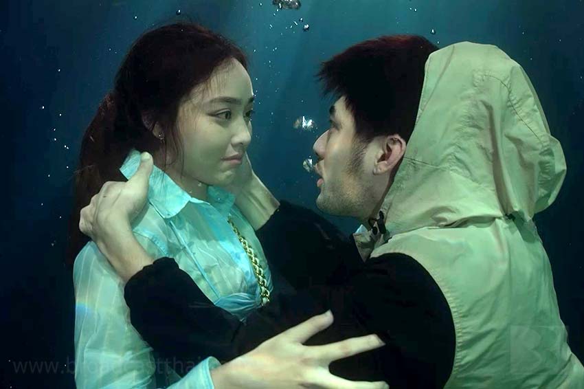 "บอย-น้ำตาล" โชว์สกิลบู๊ หนีตายก่อนปิดฉากจูบแรกใต้น้ำสุดระทึก!!!