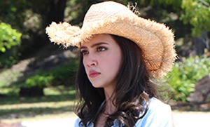 ซาร่านั่งร้องไห้ คนละฝั่งโขดหินกับป๊อป