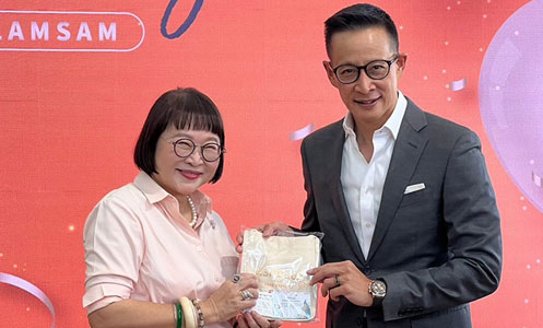 แม่นายหน่อง คุณอรุโณชา ภาณุพันธุ์ ร่วมงานวันคล้ายวันเกิดคุณสาระ ล่ำซำ ประธานเจ้าหน้าที่บริหาร บริษัท เมืองไทยประกันชีวิต จำกัด (มหาชน)