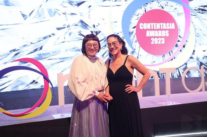 พี่หน่อง อรุโณชา ผู้จัดละคร และ น้องบอย ปกรณ์ ตัวแทนนักแสดงนำจากละคร "สายลับลิปกลอส" ไปร่วมงานประกาศรางวัล ContentAsia Awards ครั้งที่ 4 ประจำปี 2023