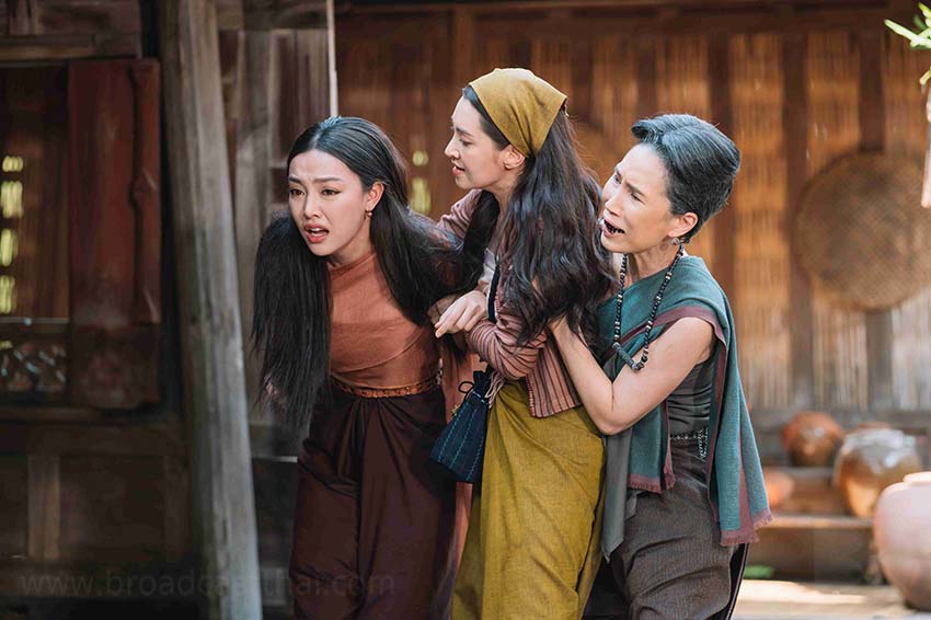 "เบลล่า-น้ำตาล" ถึงเวลาปล่อยของ ฟาดเดือดเกือบไม่ยั้ง "รัดเกล้า" ขอจบดราม่างัดไม้เรียวโบย งานนี้มีเสียน้ำตา ใน "พรหมลิขิต"