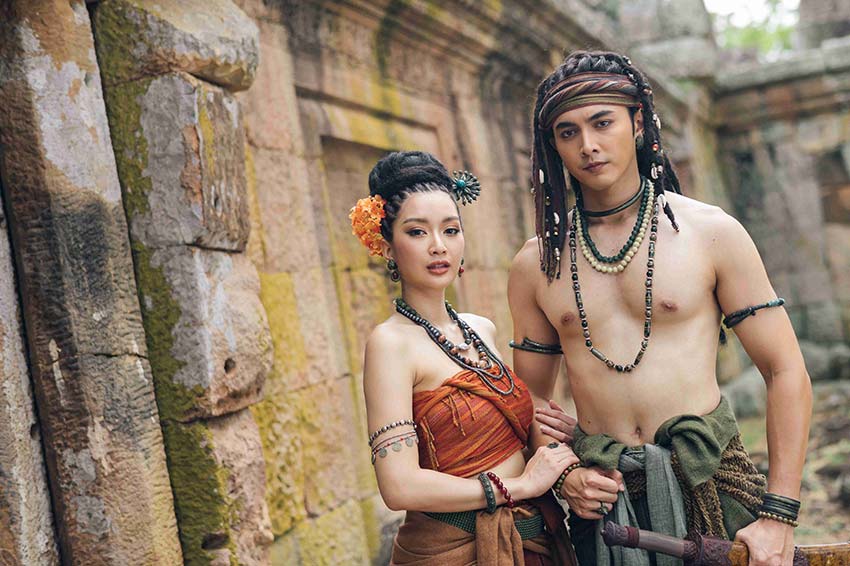 ย้อนเวลาต้นเรื่องพันปี "ภณ-น้ำหวาน-เพื่อน-หลิงหลิง" นำทีมดราม่าเข้มข้น ยกทีมถ่ายทำถึงบุรีรัมย์ ยิ่งกว่าสมจริง