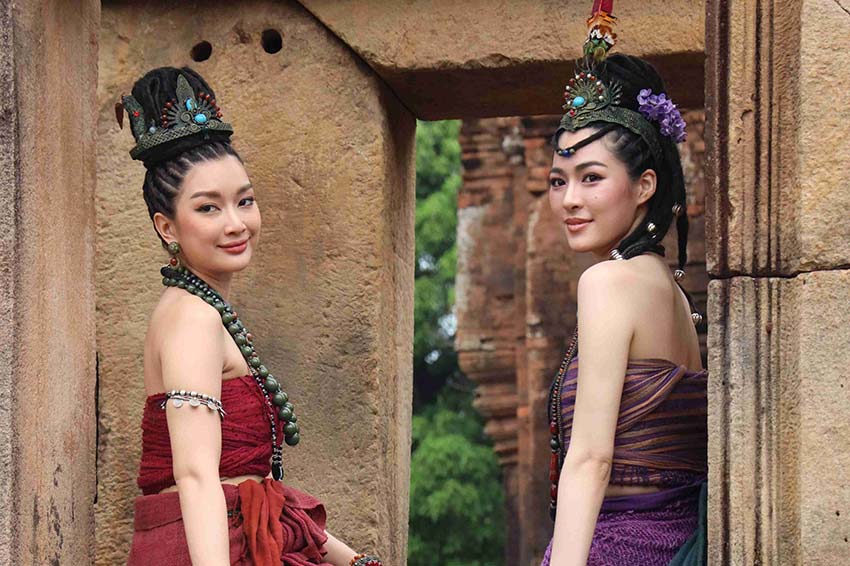 ย้อนเวลาต้นเรื่องพันปี "ภณ-น้ำหวาน-เพื่อน-หลิงหลิง" นำทีมดราม่าเข้มข้น ยกทีมถ่ายทำถึงบุรีรัมย์ ยิ่งกว่าสมจริง