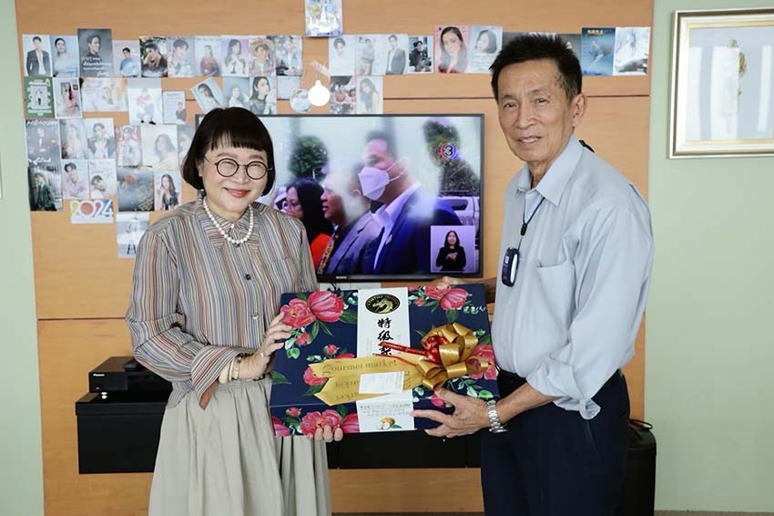 เริ่มต้นปี 2567 / 2024 ปีมังกรนี้ "แม่นายหน่อง อรุโณชา" เข้าพบสวัสดีปีใหม่ "คุณสมรักษ์"