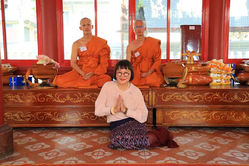 "พี่หน่อง อรุโณชา" ร่วมเป็นเจ้าภาพในพิธีอุปสมบทของ "เต้ย พงศกร" โดยบวชพร้อมน้องชาย "ตังค์ ธนาตย์" ที่วัดบวรนิเวศ ราชวรวิหาร 