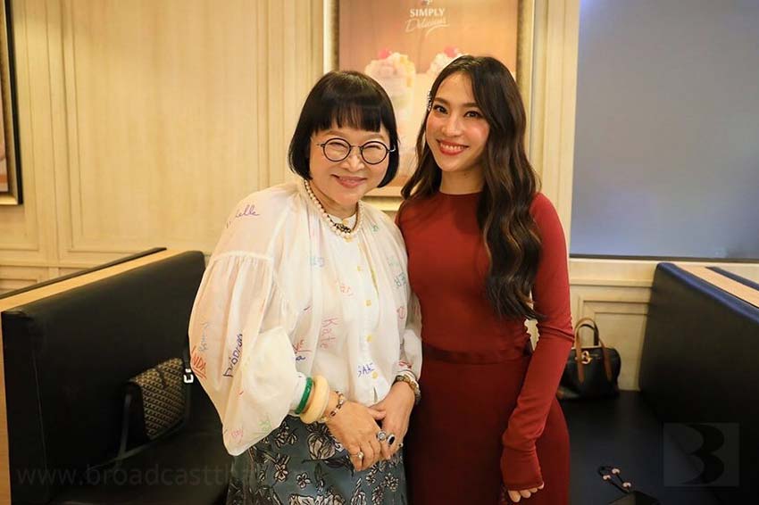 "พี่หน่อง อรุโณชา" ร่วมงานแถลงข่าว แสดงความยินดีกับ "คุณภัทรา ศิลาอ่อน", "คุณมณีสุดา ศิลาอ่อน", "คุณอรรถ ประคุณหังสิต" ใน "เทศกาลข้าวแช่" ภายใต้คอนเซ็ปต์ "ข้าวแช่ S&P เมนูฮิต ซัมเมอร์นี้" 