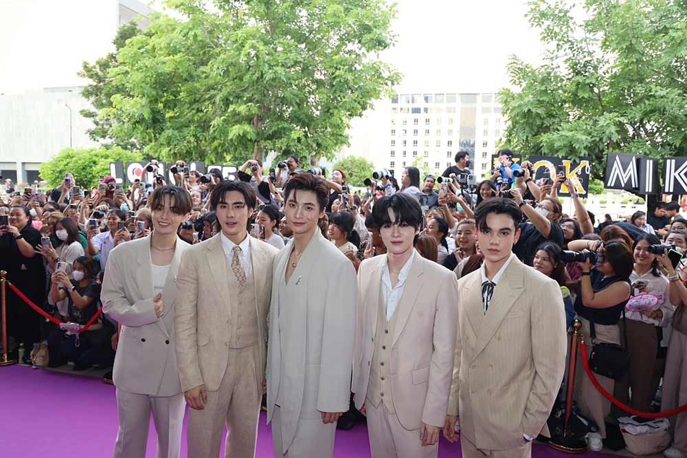 นักแสดงซีรีส์ "Reset การเกิดใหม่ของดวงดาว" ร่วมเดินพรมม่วงในงาน Nine Entertain Awards 2025"