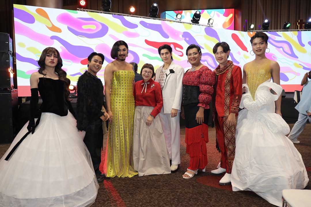 "พี่หน่อง อรุโณชา" พร้อมด้วย "ปีเตอร์แพน ทัศน์พล"  นักแสดงนำจาก "Reset The Series" ร่วมเดินพรมแดงในงาน "THAILAND INTERNATIONAL LGBTQ+ FILM & TV FESTIVAL 2025"