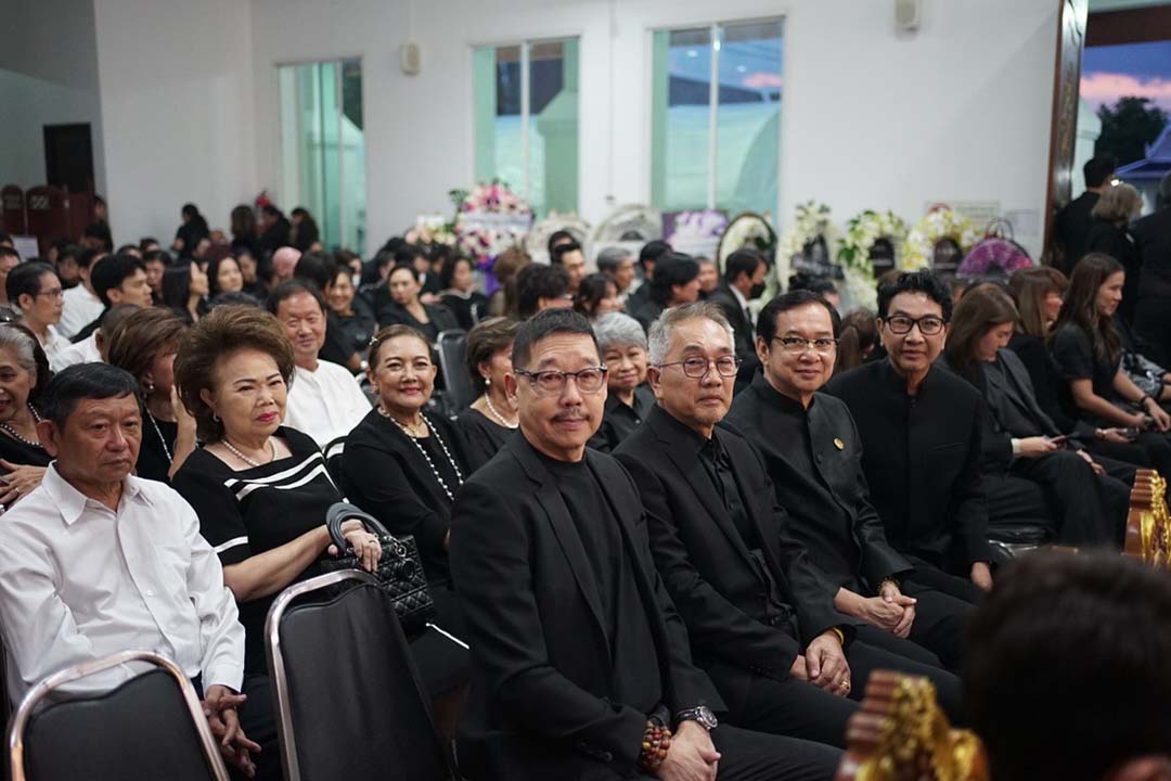 "พี่หน่อง-พี่ไก่" ร่วมพิธีสวดอภิธรรม "คุณณรงค์ จารุจินดา" ณ วัดพระศรีมหาธาตุวรมหาวิหาร โดยช่อง 3 ร่วมเป็นเจ้าภาพ
