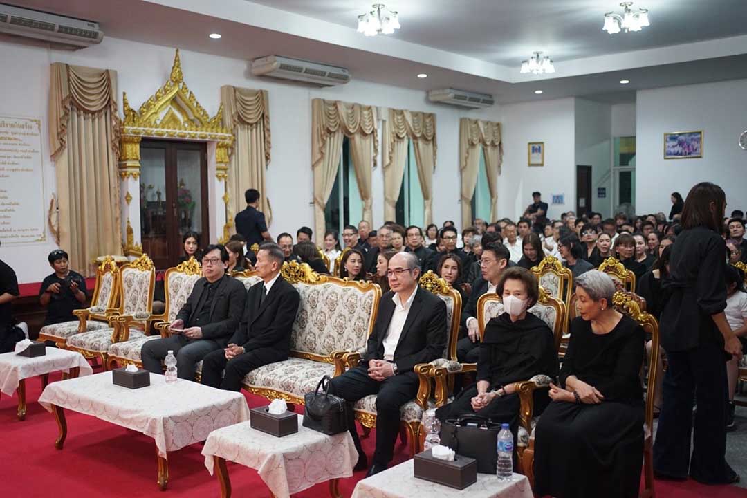 "พี่หน่อง-พี่ไก่" ร่วมพิธีสวดอภิธรรม "คุณณรงค์ จารุจินดา" ณ วัดพระศรีมหาธาตุวรมหาวิหาร โดยช่อง 3 ร่วมเป็นเจ้าภาพ