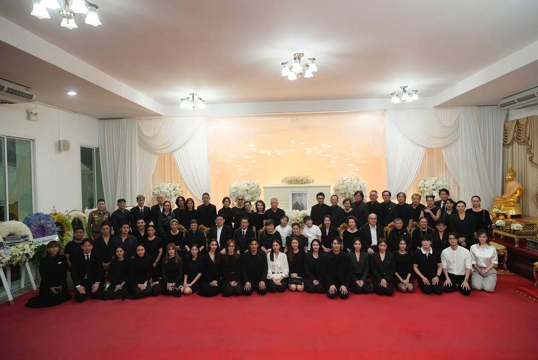 "พี่หน่อง-พี่ไก่" ร่วมพิธีสวดอภิธรรม "คุณณรงค์ จารุจินดา" ณ วัดพระศรีมหาธาตุวรมหาวิหาร โดยช่อง 3 ร่วมเป็นเจ้าภาพ