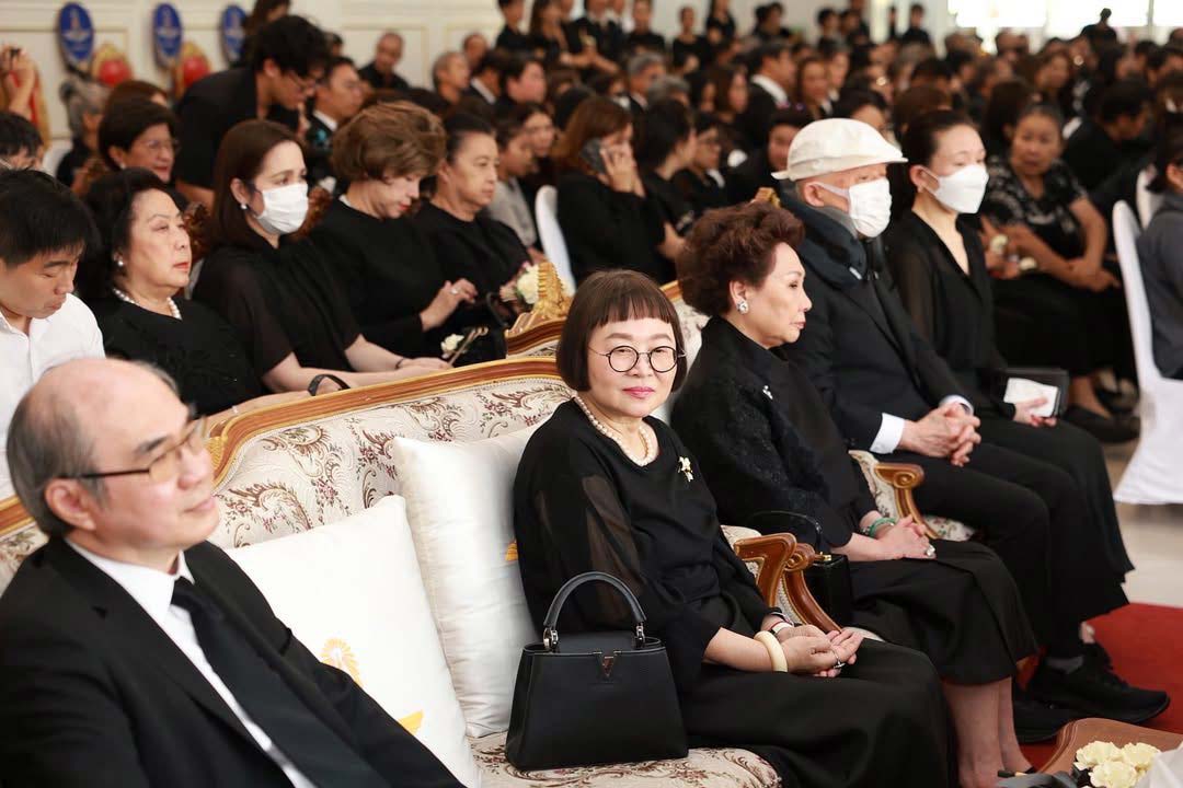 "พี่หน่อง และ พี่ไก่" ร่วมพิธีฌาปนกิจ "คุณณรงค์ จารุจินดา" ผู้กำกับชื่อดัง