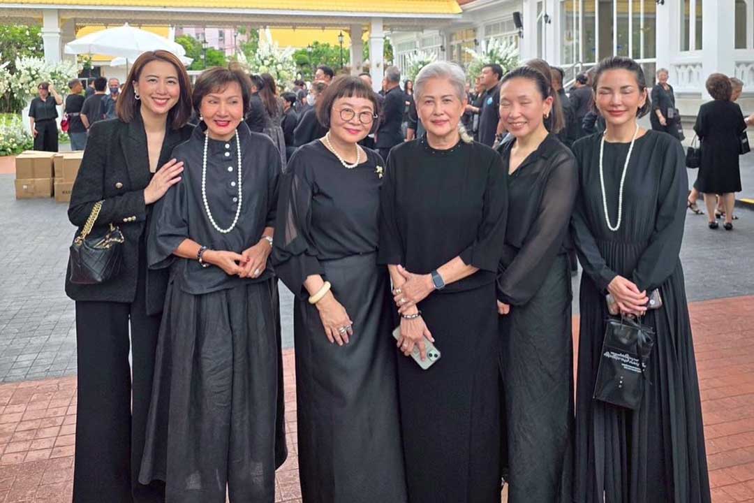 "พี่หน่อง และ พี่ไก่" ร่วมพิธีฌาปนกิจ "คุณณรงค์ จารุจินดา" ผู้กำกับชื่อดัง