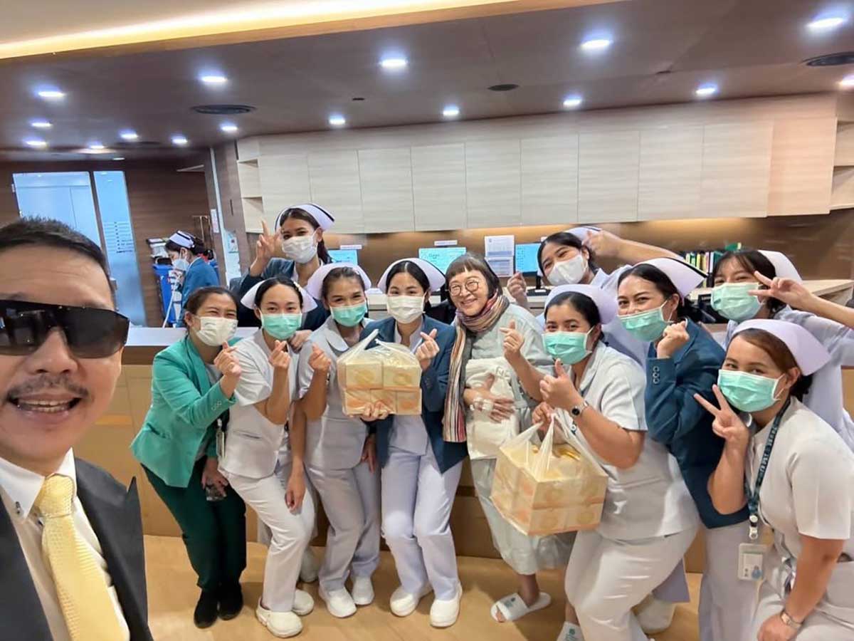 พี่หน่อง พี่ไก่ ขอขอบพระคุณคณะแพทย์ และทีมพยาบาล จาก "โรงพยาบาลพระรามเก้า" ที่ดูแลและเอาใจใส่เป็นอย่างดีด้วยความอบอุ่น และขอขอบพระคุณมิตรภาพจากทุก ๆ ท่านที่มาให้กำลังใจ