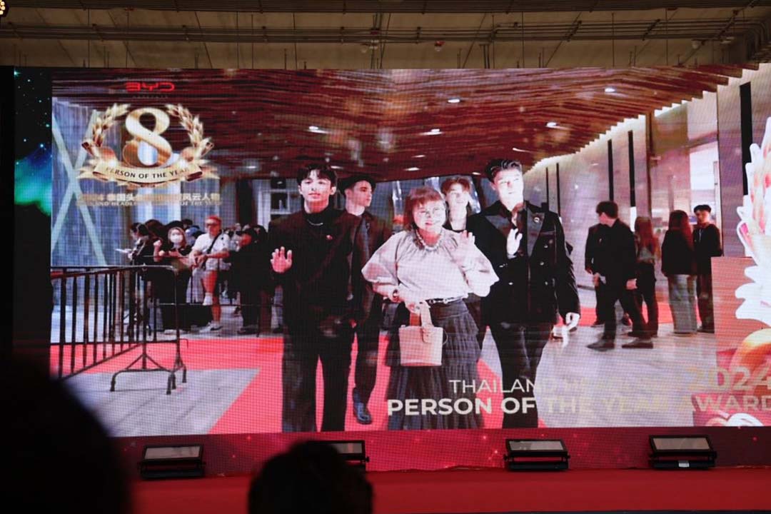 "พี่หน่อง อรุโณชา ภาณุพันธุ์" ขอร่วมแสดงความยินดีกับ สำนักข่าว "Thailand Headlines" นิตยสาร "ManGu Magazine" และ "บริษัท ไทยเจียระไน กรุ๊ป จำกัด (มหาชน)"