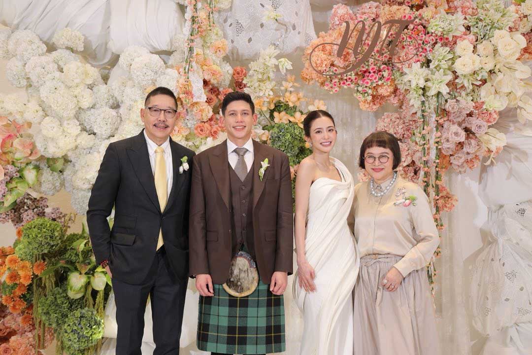 "พี่หน่อง-พี่ไก่" ร่วมเป็นประธานฝ่ายเจ้าสาวในพิธีหมั้นของนักแสดงสาว "มายด์ ลภัสลัล" และ "พาย สุนิษฐ์"