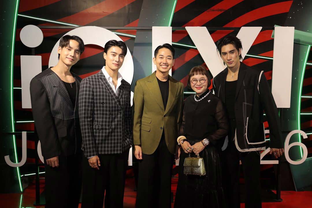 "พี่หน่อง อรุโณชา" พร้อมด้วยนักแสดงจาก "Reset The Series" ร่วมเดินพรมเขียวในงาน "iQIYI iJOY TH 2026"