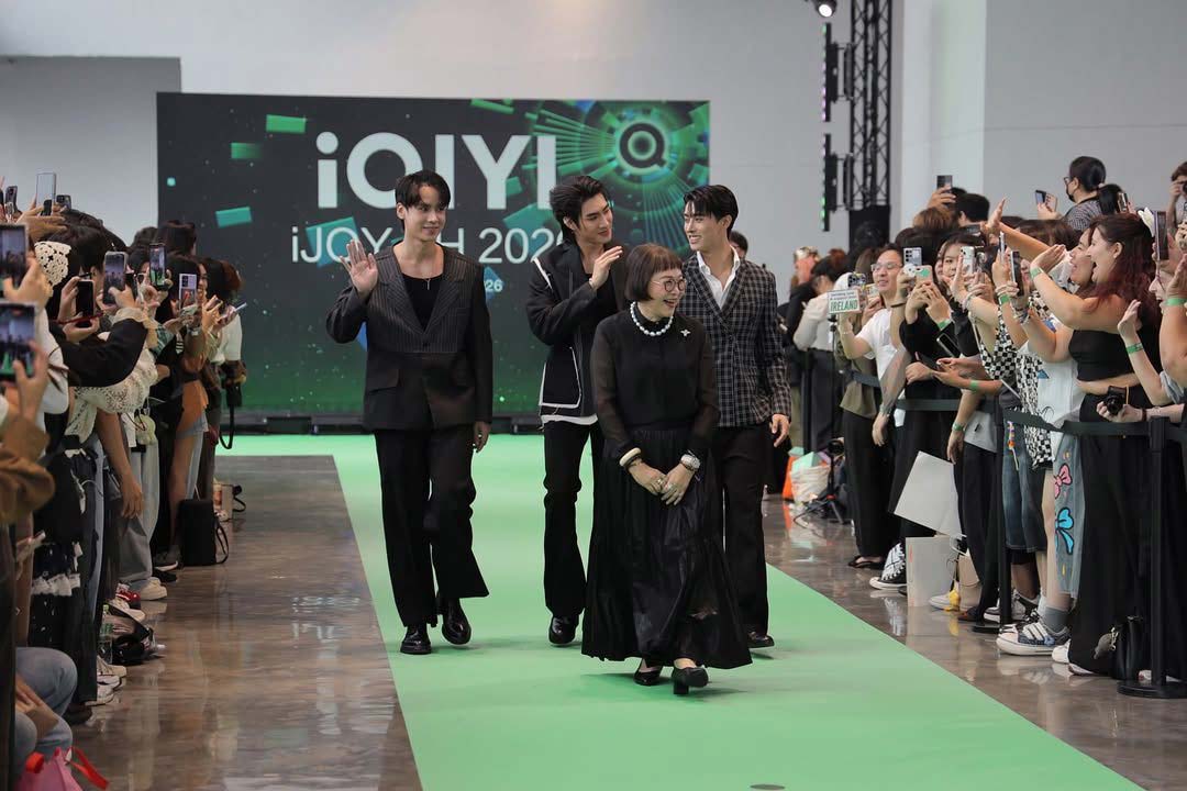 "พี่หน่อง อรุโณชา" พร้อมด้วยนักแสดงจาก "Reset The Series" ร่วมเดินพรมเขียวในงาน "iQIYI iJOY TH 2026"