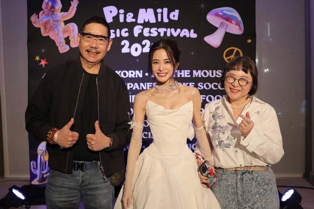 "พี่หน่อง อรุโณชา - พี่ไก่ อรรควุฒิ" ร่วมยินดีกับงานแต่ง "น้องมายด์ และน้องพาย" 