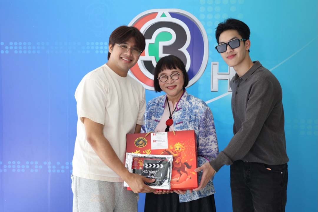 "พี่หน่อง อรุโณชา" พร้อมด้วย "ต้า อธิวัตน์" นักแสดงในสังกัด เข้าพบ "คุณสมรักษ์ ณรงค์วิชัย",  "คุณอาร์ม วิบูลย์", "คุณสรยุทธ สุทัศนะจินดา", รายการสีสันบันเทิง และรายการข่าวสามสี เนื่องในเทศกาลตรุษจีน