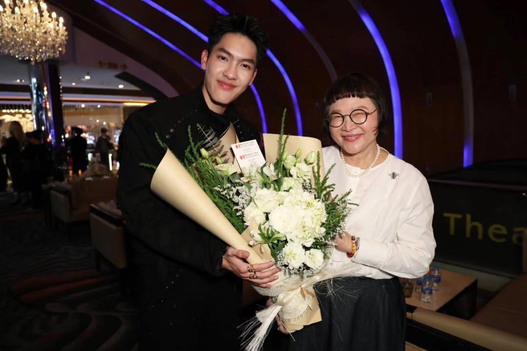 "พี่หน่อง อรุโณชา" มาร่วมแสดงความยินดีในงาน "พี่นาค 5 GALA" กับ "น้องต้า อธิวัตน์" พร้อมด้วย "น้องอินดี้ ธนดล" 