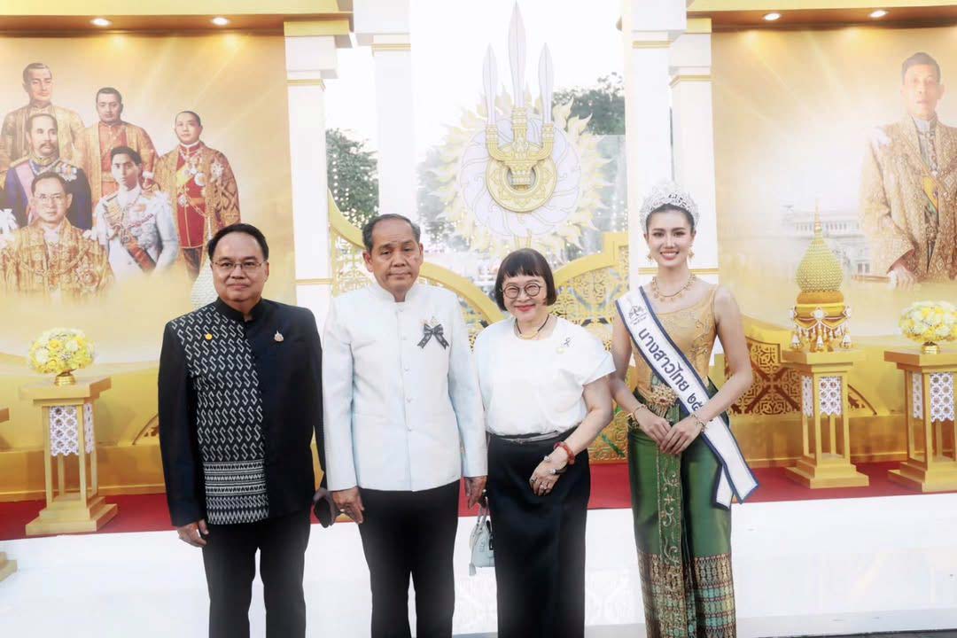 "แม่นายหน่อง อรุโณชา" ร่วมพิธีเปิด "ใต้ร่มพระบารมี 244 ปี กรุงรัตนโกสินทร์" โดยมี "คุณซาบีดา ไทยเศรษฐ์ รัฐมนตรีว่าการกระทรวงวัฒนธรรม" ประธานพิธี พร้อมด้วย "คุณประสพ เรียงเงิน ปลัดกระทรวงวัฒนธรรม"