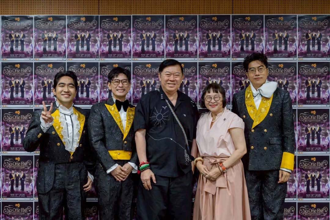 "พี่หน่อง อรุโณชา" ร่วมยินดีแสดงความยินดี มอบช่อดอกไม้ ให้กำลังวง "NO ONE ELSE" ในคอนเสิร์ตใหญ่ "มาม่า พรีเซนต์ No One Else Symphonique"