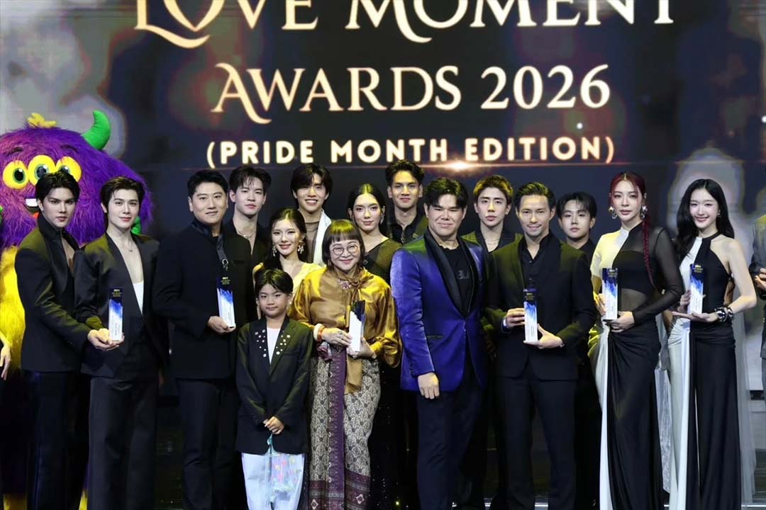 "แม่นายหน่อง อรุโณชา" เข้ารับรางวัลในงาน "The Viral Hits Love Moment Awards 2026" 