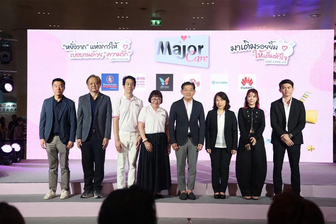 "พี่หน่อง อรุโณชา" หนึ่งในกรรมการ "มูลนิธิ เมเจอร์ แคร์" ร่วมกิจกรรมโบว์ลิ่งการกุศล และมอบทุนการศึกษา