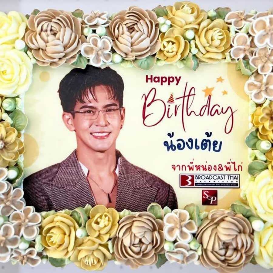 😍 HAPPY BIRTHDAY HAPPY ✨TOEY-DAY✨ #toey_pongsakorn 🎂🥰 สุขสันต์วันเกิดคร้าบบบ ปีนี้ต้องปัง ปัง ปัง 🎆 👍 พี่หน่อง- พี่ไก่ จัดเค้กเสิร์ฟในวันพิเศษให้ถึงมือ ขอให้น้องเต้ย มีความสุขมากๆๆ สำเร็จในทุกเรื่องที่
