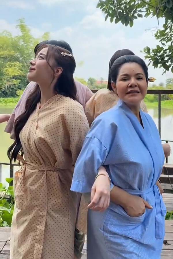 เพราะฉันนั้น .... รู้สึกกับเธอมากไป
เปิดบ้านยายฟัก สู้ความร้อนสุดปรอท กับหลาน ๆ ตัวป่วน มาตามจอยกันได้เลย #น้องเอ๋ยพี่เอ่ยขอข้าวขอแกง กำลังถ่ายทำแล้ว รอติดตามกันได้เลยน้า 

#น้องเอ๋ยพี่เอ่ยขอข้าวขอแกง
#TasteOfMyHeart
#TruevisionsNOW