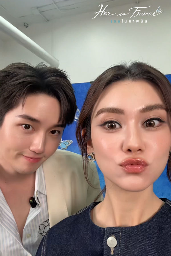 เสิร์ฟความน่ารักของทั้งคู่ #thanapob_lee #lalinalena ก่อนชมภาพยนตร์ 'Her in Frame เธอในภาพนั้น'
ฉายในโรงภาพยนตร์ 4 จังหวัด รวมจำนวน 10 รอบพิเศษ ในวันเสาร์ที่ 22 - วันอาทิตย์ที่ 23 สิงหาคม 2569 วันละ 1 รอบฉาย