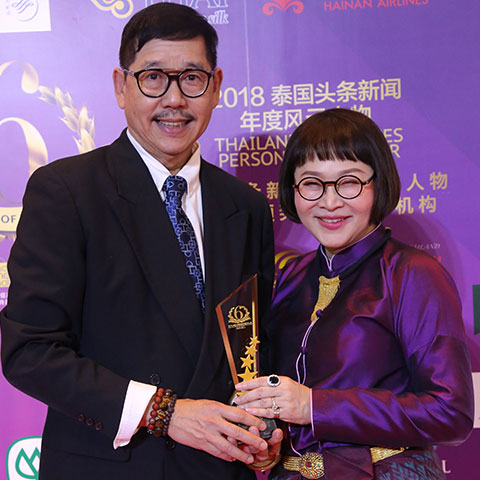 รางวัล THAILAND HEADLINES PERSON OF THE YEAR AWARD : สาขา popular award บุพเพสันนิวาส