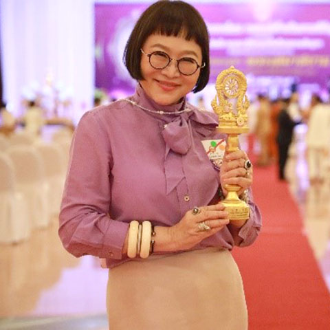 รางวัล ผู้ส่งเสริมและอนุรักษ์วัฒนธรรมมรดกไทยทางพระพุทธศาสนา จาก ไตรสรณะบูชา พระเสมาสยาม