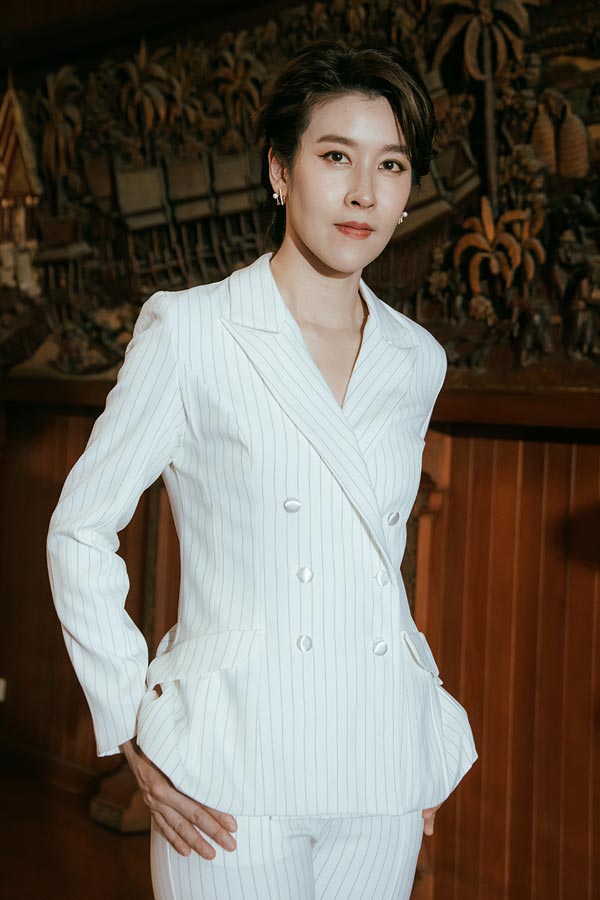 ฑิฆัมพร ฤทธิ์ธาอภินันท์ - ฟากฟ้า ทีนาระ